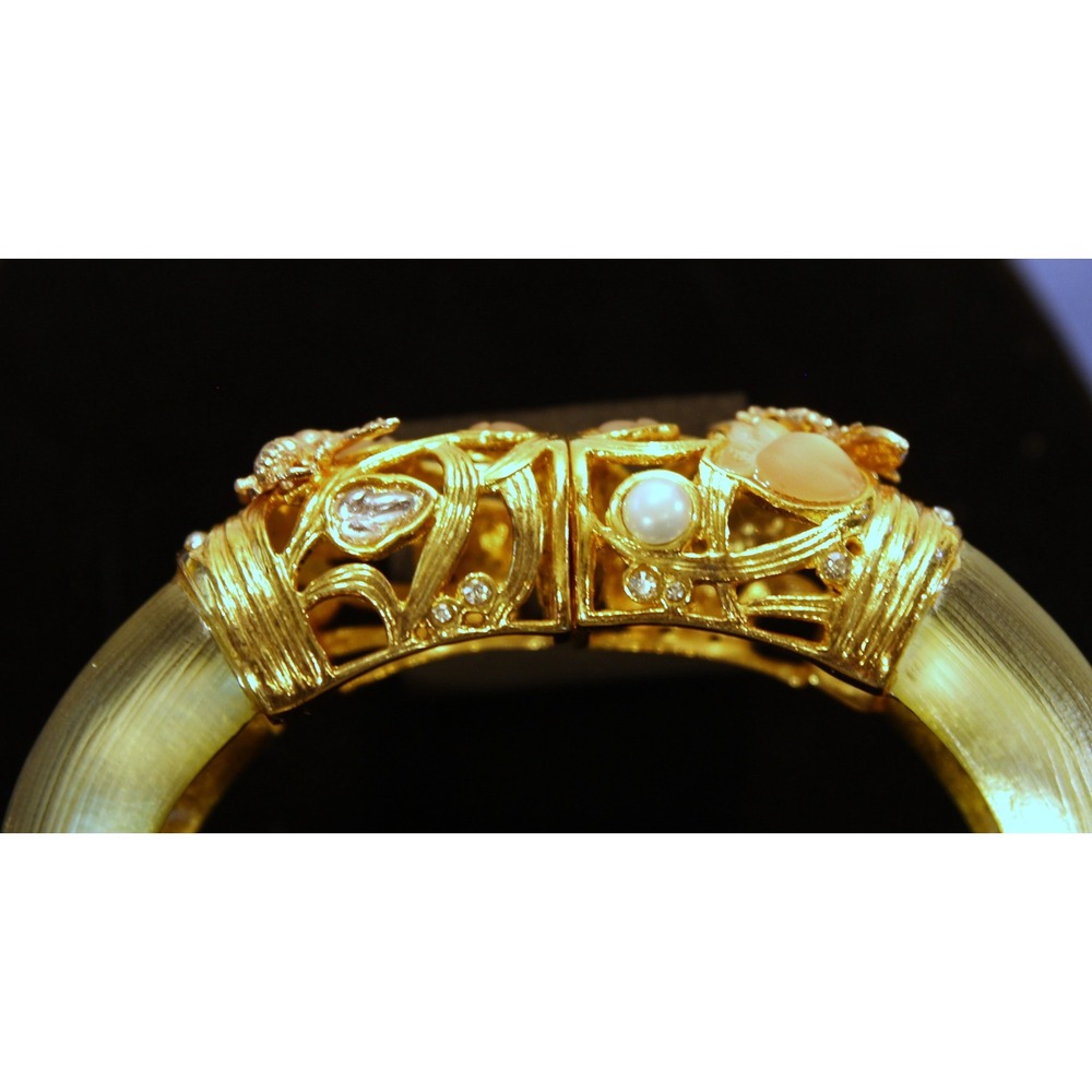Alexis Bittar Lemon Lucite, Crystal, Pearl and Bee Hinged Bangle Bracelet. A3 - Picture 8 of 15